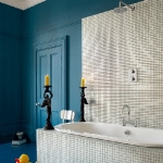 bathroom in blue and white