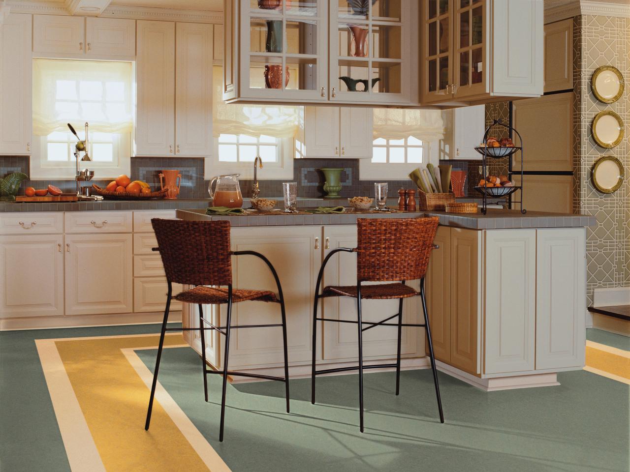Linoleum kitchen flooring // sndimg.com